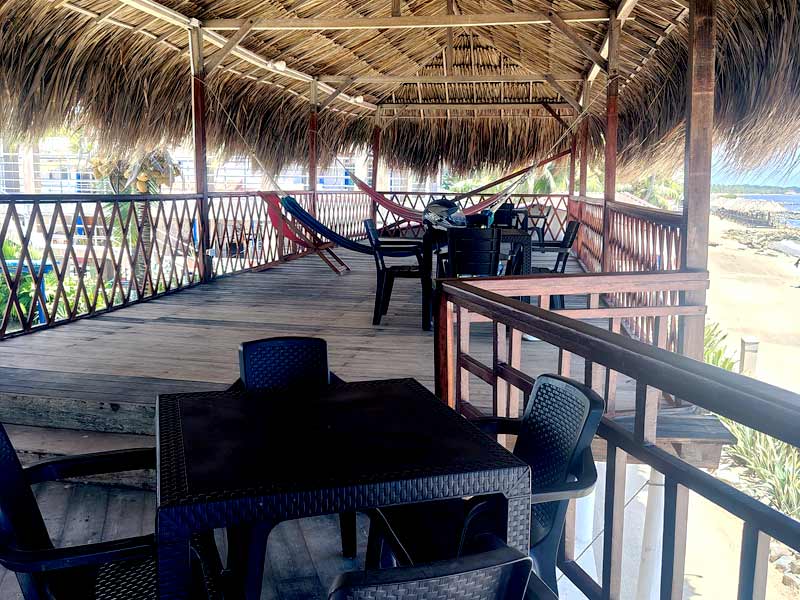 La Mulata Hotel con piscina frente al mar